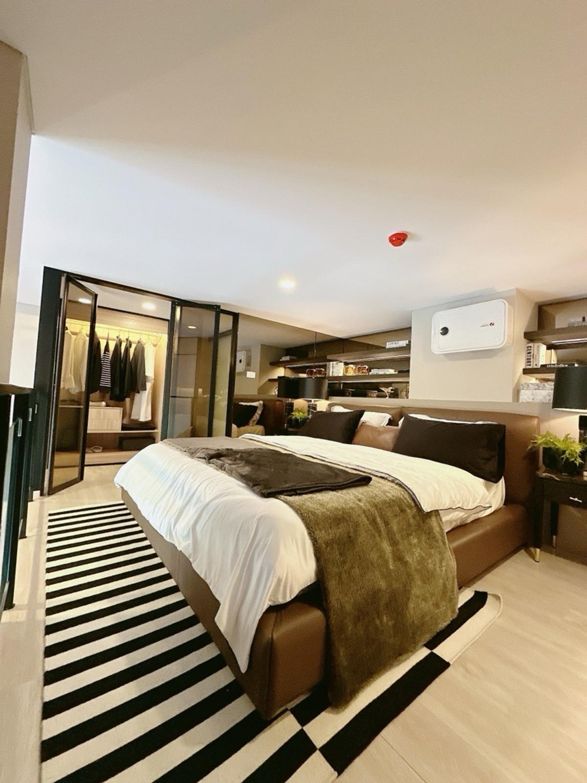 ขายคอนโดพระราม 9 เพชรบุรีตัดใหม่ RCA : 𝐋𝐀𝐍𝐃𝐌𝐀𝐑𝐊 𝐑𝐀𝐌𝐀𝟗 ฟรีเงินดาวน์ 𝐎 บาท ผ่อนสบายๆ 𝟏𝟐,𝟗𝟎𝟎/เดือน ห้องใหม่มือ1 กู้สินเชื่อได้ 𝟏𝟎𝟎% โปรปิดตึก 