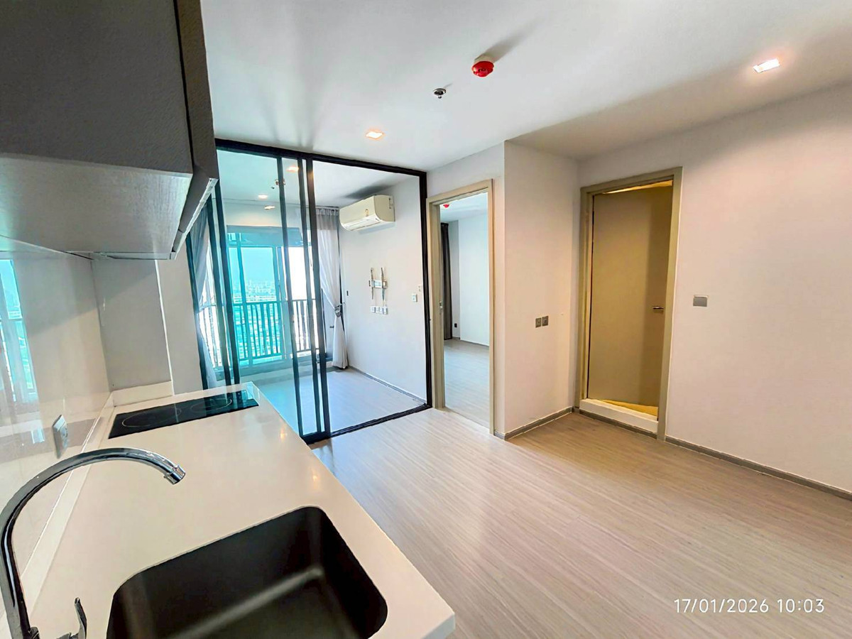 ขายคอนโดลาดพร้าว เซ็นทรัลลาดพร้าว : ขายห้องใหม่ไม่เคยเข้าอยู่ ไลฟ์ ลาดพร้าว  ติดBTS ห้าแยกลาดพร้าว 