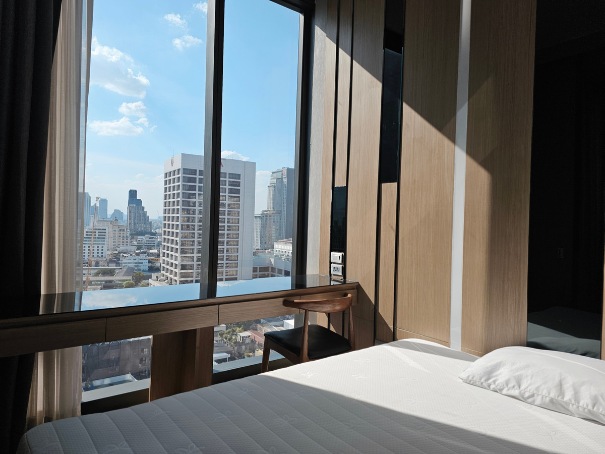 ให้เช่าคอนโดสีลม ศาลาแดง บางรัก : Ashton Silom ชั้นสูง วิวสวย 32.39 Sq,m. Fully Finished 26,000 บาท โทรเลย น้อง 096-2615656  ห้องกว้าง 32.39 ตรม. 1 นอน 1 น้ำ เฟอร์ครบ พร้อมอยู่   Location : Silom , Chongnonsi  Rental Price : 26,000 Baht  Condominium near MRT, BTS  : Silom , Chong NonsiSta