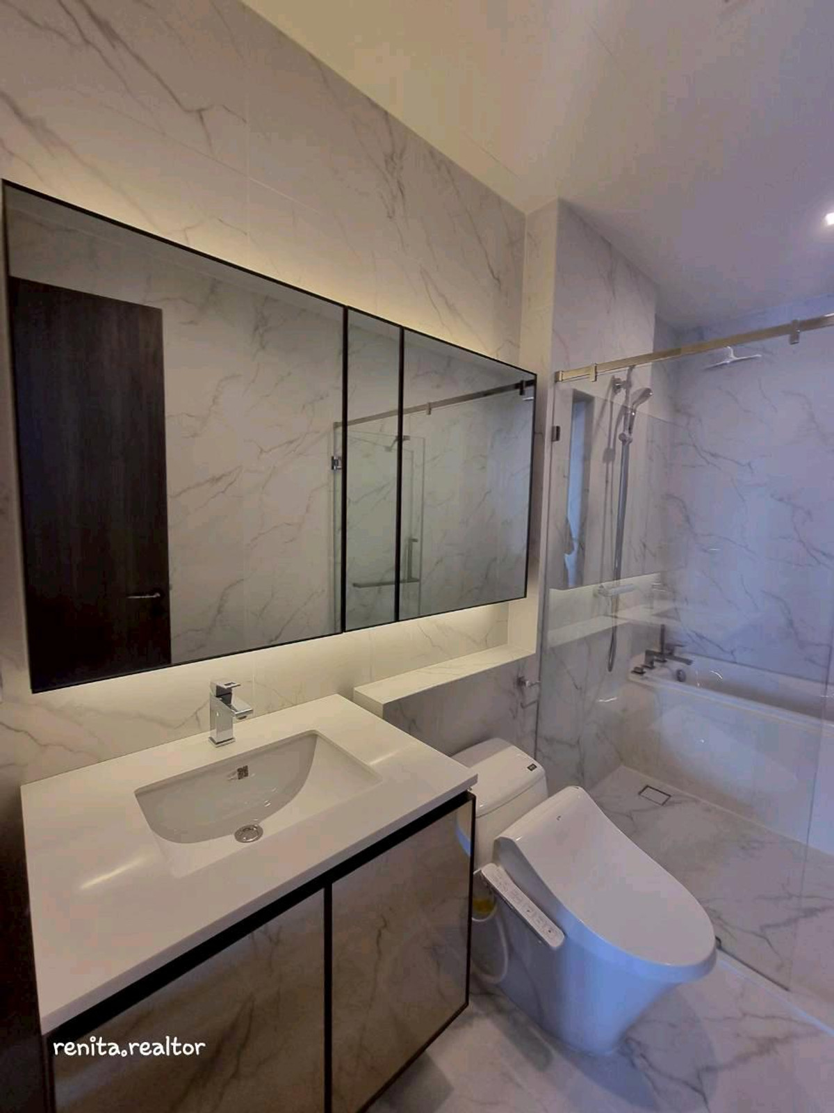 ให้เช่าคอนโดสุขุมวิท อโศก ทองหล่อ : ปล่อยเช่าคอนโดหรู AESTIQ Thonglor – ห้องสวย เลี้ยงสัตว์ได้ (Pet-Friendly) ใจกลางทองหล่อ! 🐾✨