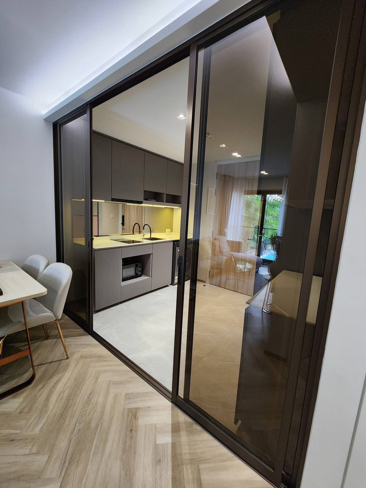 For RentCondoSukhumvit, Asoke, Thonglor : (For rent) Condo Chapter Thonglor 25 I 2-BR, beautiful room, fully decorated, complete with furniture + electrical appliances ㅡ Shuttle bus to pick up and drop off 🚆BTS Thonglor