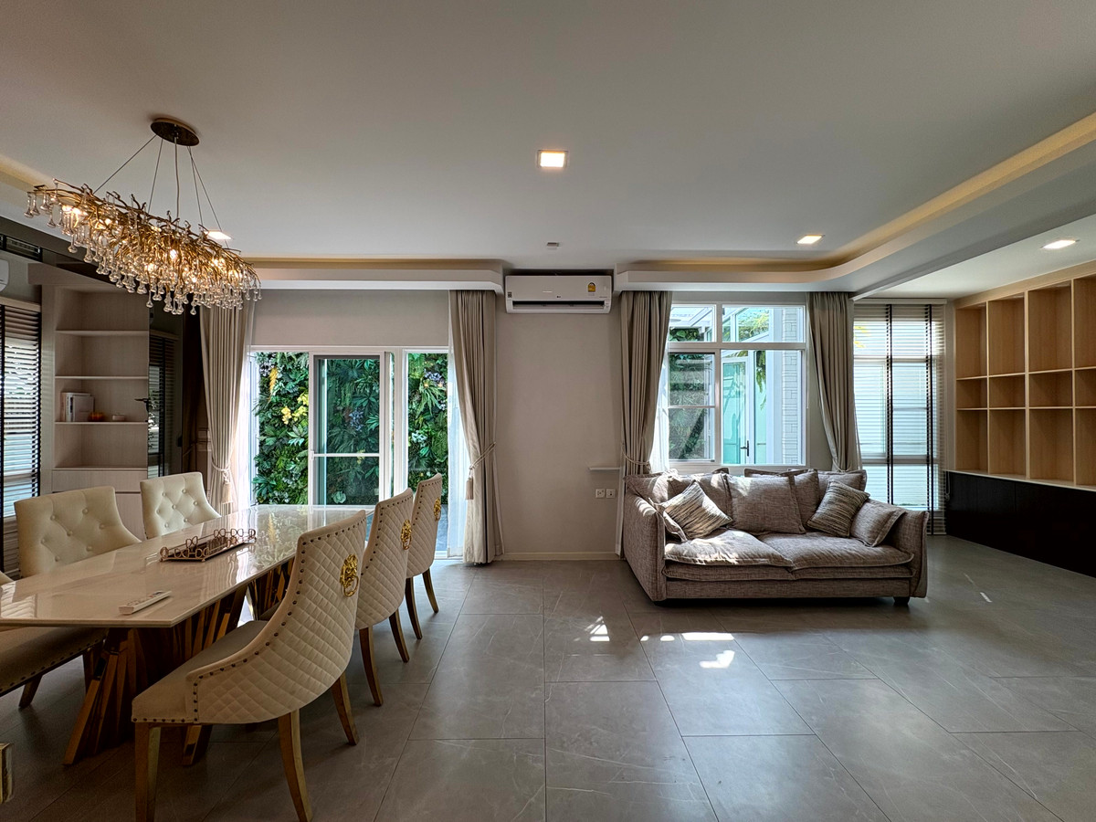 HouseLadkrabang, Suwannaphum Airport : For sale or rent: Large detached house near the clubhouse, fully furnished, ready to move in, Mantana Bangna-Wongwaen.