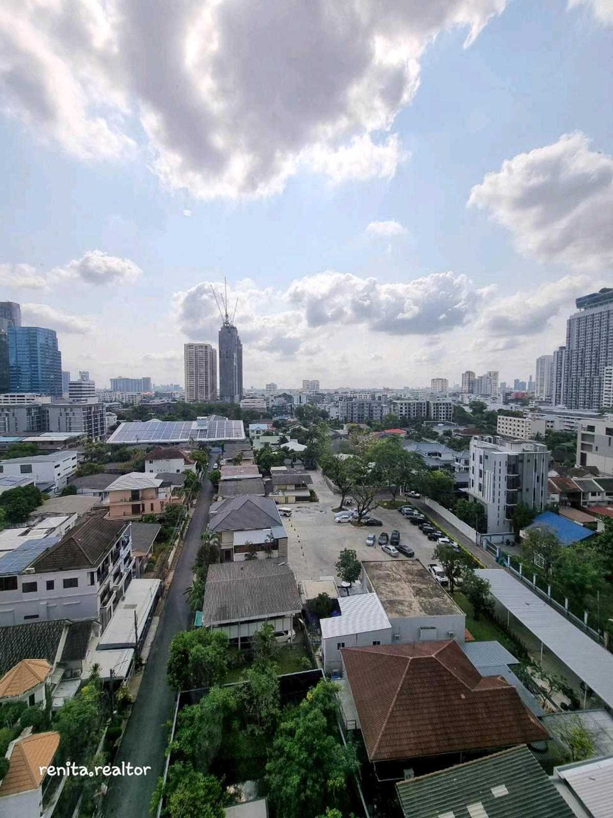 ให้เช่าคอนโดสุขุมวิท อโศก ทองหล่อ : ปล่อยเช่าคอนโดหรู AESTIQ Thonglor – ห้องสวย เลี้ยงสัตว์ได้ (Pet-Friendly) ใจกลางทองหล่อ! 🐾✨