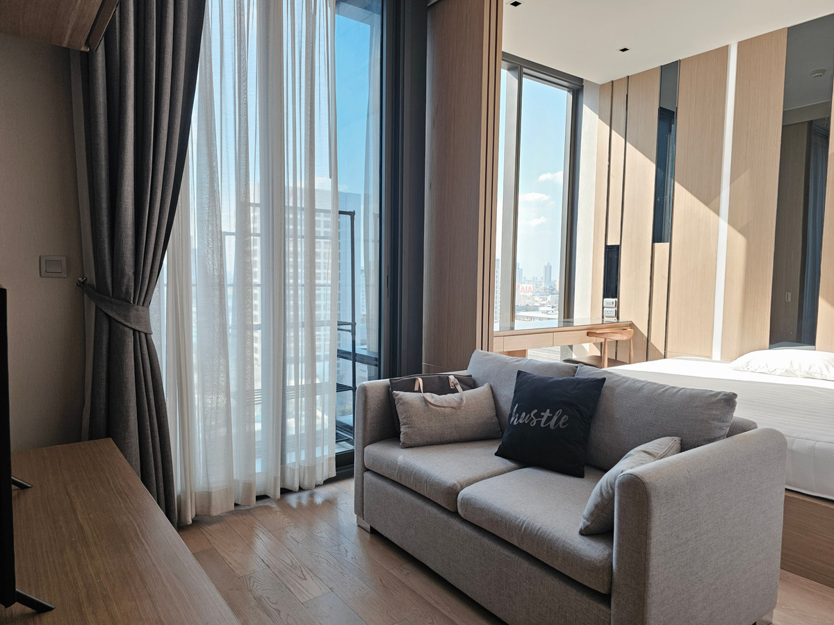 ให้เช่าคอนโดสีลม ศาลาแดง บางรัก : Ashton Silom ชั้นสูง วิวสวย 32.39 Sq,m. Fully Finished 26,000 บาท โทรเลย น้อง 096-2615656  ห้องกว้าง 32.39 ตรม. 1 นอน 1 น้ำ เฟอร์ครบ พร้อมอยู่   Location : Silom , Chongnonsi  Rental Price : 26,000 Baht  Condominium near MRT, BTS  : Silom , Chong NonsiSta