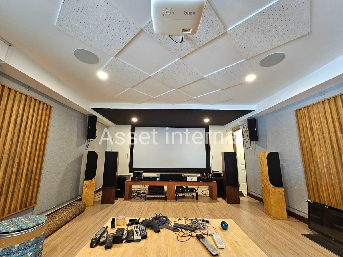 Home OfficeMin Buri, Romklao : Home Office for rent, 4 and a half storey office, area 1 rai, 10 bedrooms, 9 bathrooms, parking for 50 cars, with 16 kw solar cell panels, Saen Saep Subdistrict, Min Buri District, Bangkok