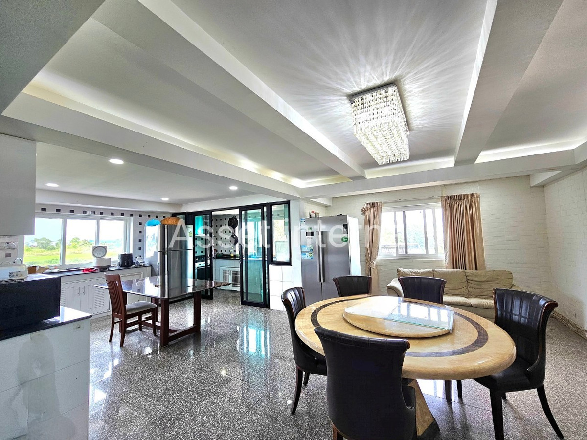 Home OfficeMin Buri, Romklao : Home Office for rent, 4 and a half storey office, area 1 rai, 10 bedrooms, 9 bathrooms, parking for 50 cars, with 16 kw solar cell panels, Saen Saep Subdistrict, Min Buri District, Bangkok