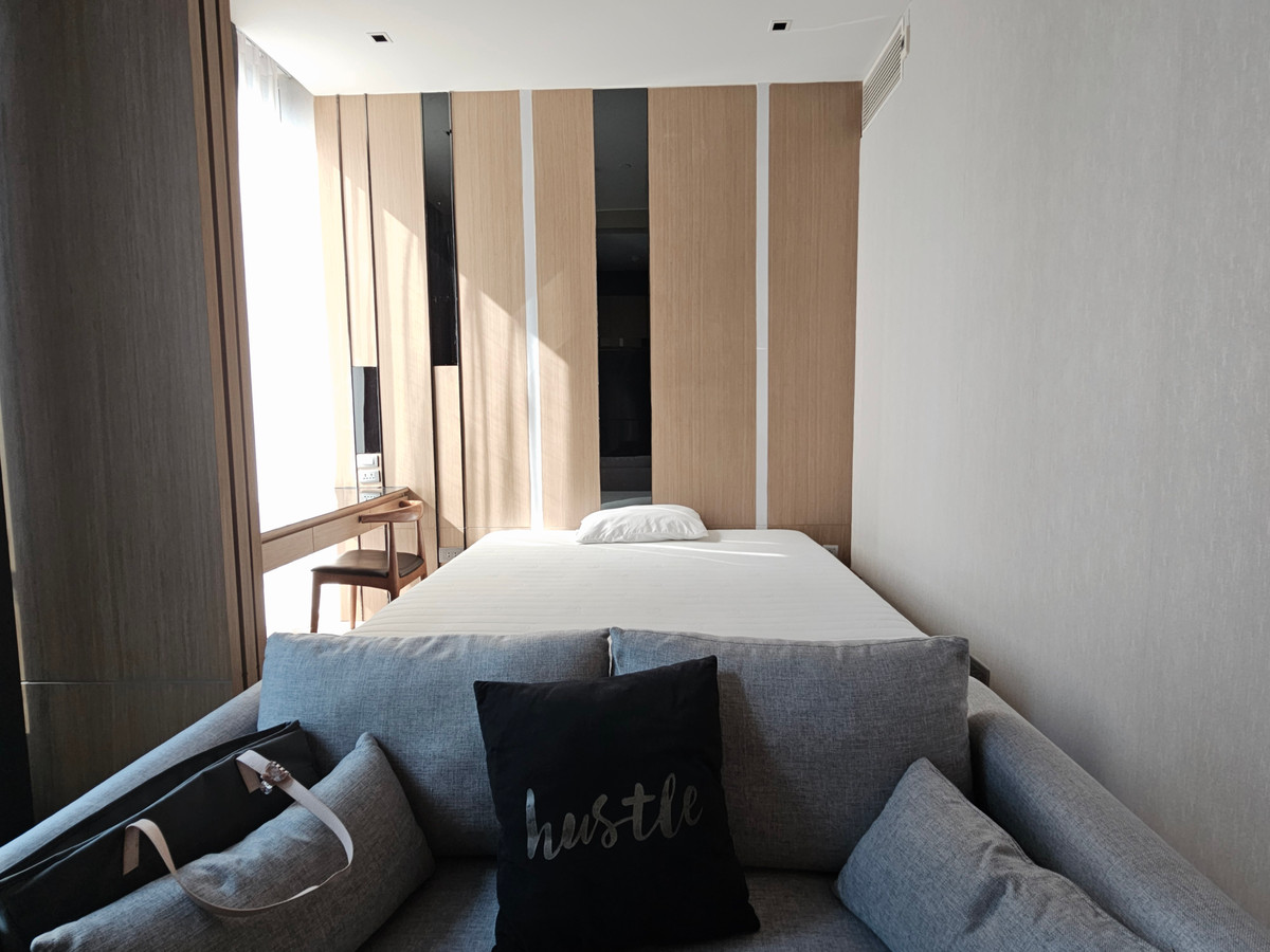 ให้เช่าคอนโดสีลม ศาลาแดง บางรัก : Ashton Silom ชั้นสูง วิวสวย 32.39 Sq,m. Fully Finished 26,000 บาท โทรเลย น้อง 096-2615656  ห้องกว้าง 32.39 ตรม. 1 นอน 1 น้ำ เฟอร์ครบ พร้อมอยู่   Location : Silom , Chongnonsi  Rental Price : 26,000 Baht  Condominium near MRT, BTS  : Silom , Chong NonsiSta