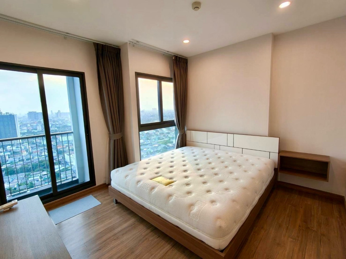 CondoPinklao, Charansanitwong : The owner posted a high floor for sale, very cheap, already renovated, ready to move in, 2 bedrooms, open view to the south.