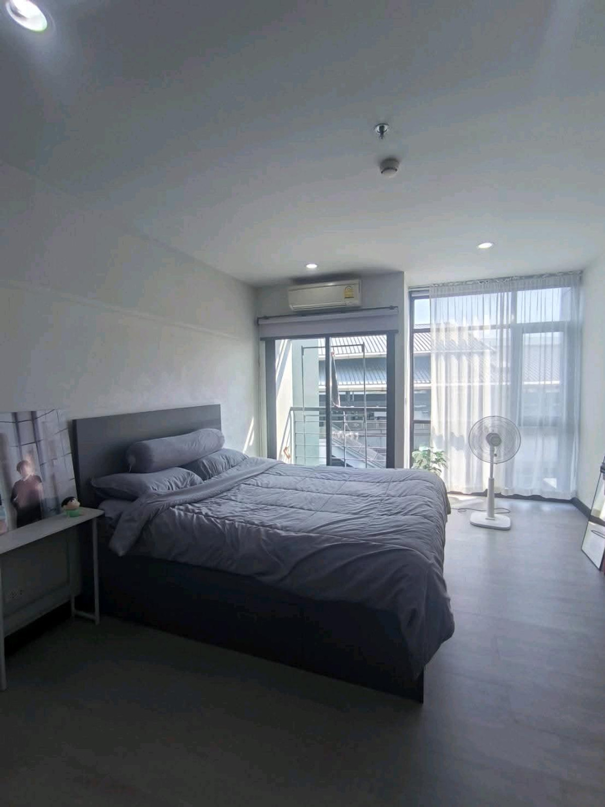 For RentCondoBang kae, Phetkasem : Good price, next to MRT Phetkasem 48, near the market, easy to find things to eat. If interested, make an appointment to see the room.