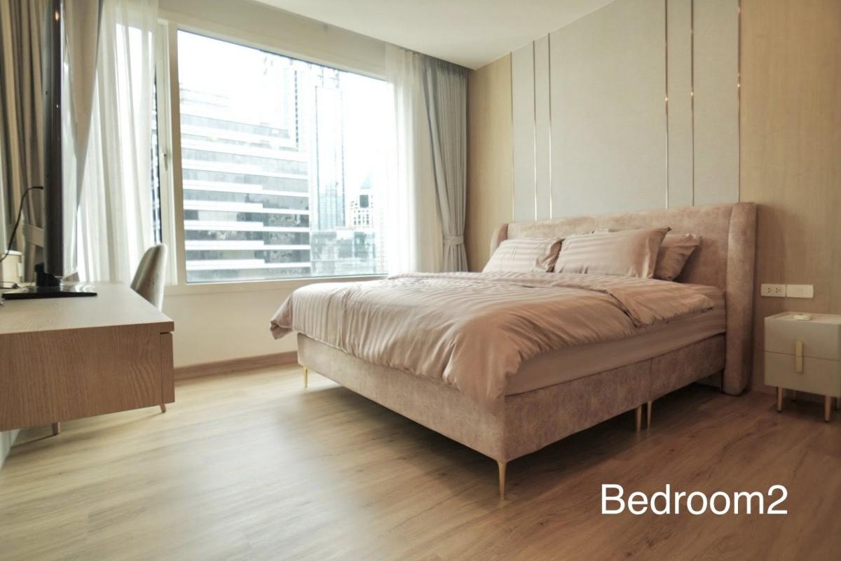 For RentCondoSilom, Saladaeng, Bangrak : 🔥For Rent Now!🔥 The Royal Saladaeng Luxury Condo, 3 bedrooms, 3 bathrooms, in the heart of Silom. Newly renovated unit, never been rented before. All furniture and appliances are brand new❗