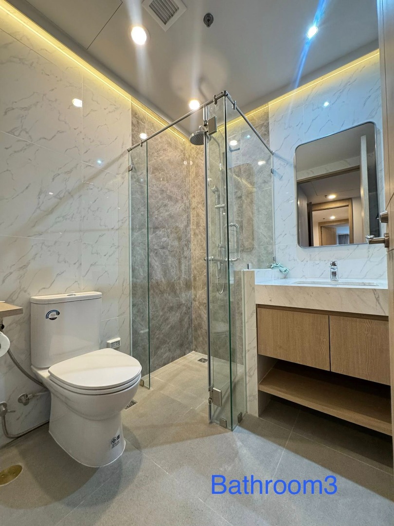 For RentCondoSilom, Saladaeng, Bangrak : 🔥For Rent Now!🔥 The Royal Saladaeng Luxury Condo, 3 bedrooms, 3 bathrooms, in the heart of Silom. Newly renovated unit, never been rented before. All furniture and appliances are brand new❗