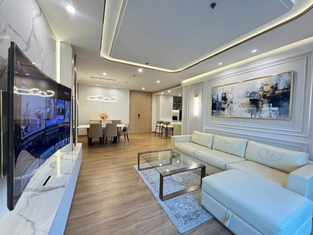 For RentCondoSilom, Saladaeng, Bangrak : 🔥For Rent Now!🔥 The Royal Saladaeng Luxury Condo, 3 bedrooms, 3 bathrooms, in the heart of Silom. Newly renovated unit, never been rented before. All furniture and appliances are brand new❗