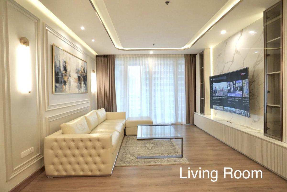 For RentCondoSilom, Saladaeng, Bangrak : 🔥For Rent Now!🔥 The Royal Saladaeng Luxury Condo, 3 bedrooms, 3 bathrooms, in the heart of Silom. Newly renovated unit, never been rented before. All furniture and appliances are brand new❗
