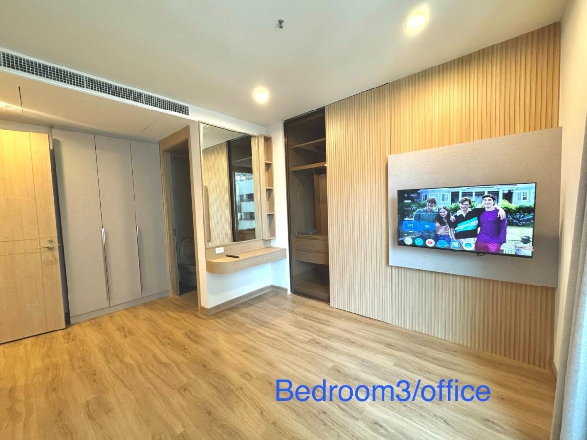 For RentCondoSilom, Saladaeng, Bangrak : 🔥For Rent Now!🔥 The Royal Saladaeng Luxury Condo, 3 bedrooms, 3 bathrooms, in the heart of Silom. Newly renovated unit, never been rented before. All furniture and appliances are brand new❗