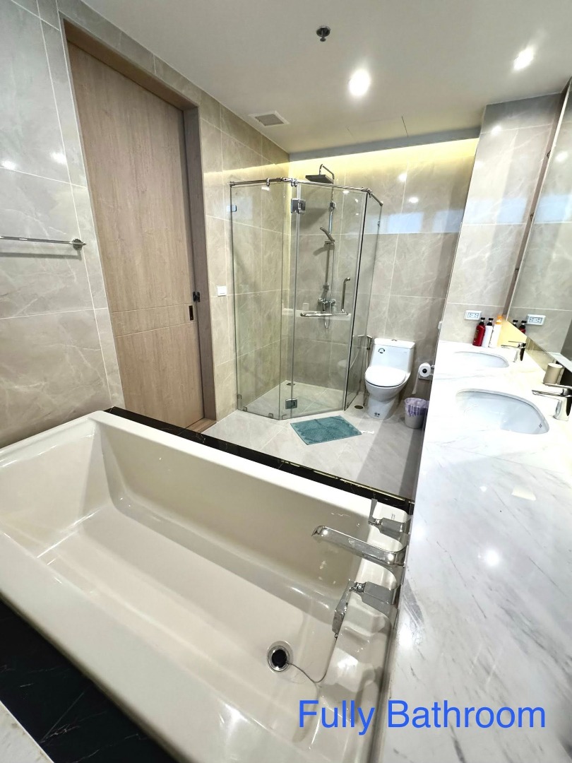 For RentCondoSilom, Saladaeng, Bangrak : 🔥For Rent Now!🔥 The Royal Saladaeng Luxury Condo, 3 bedrooms, 3 bathrooms, in the heart of Silom. Newly renovated unit, never been rented before. All furniture and appliances are brand new❗