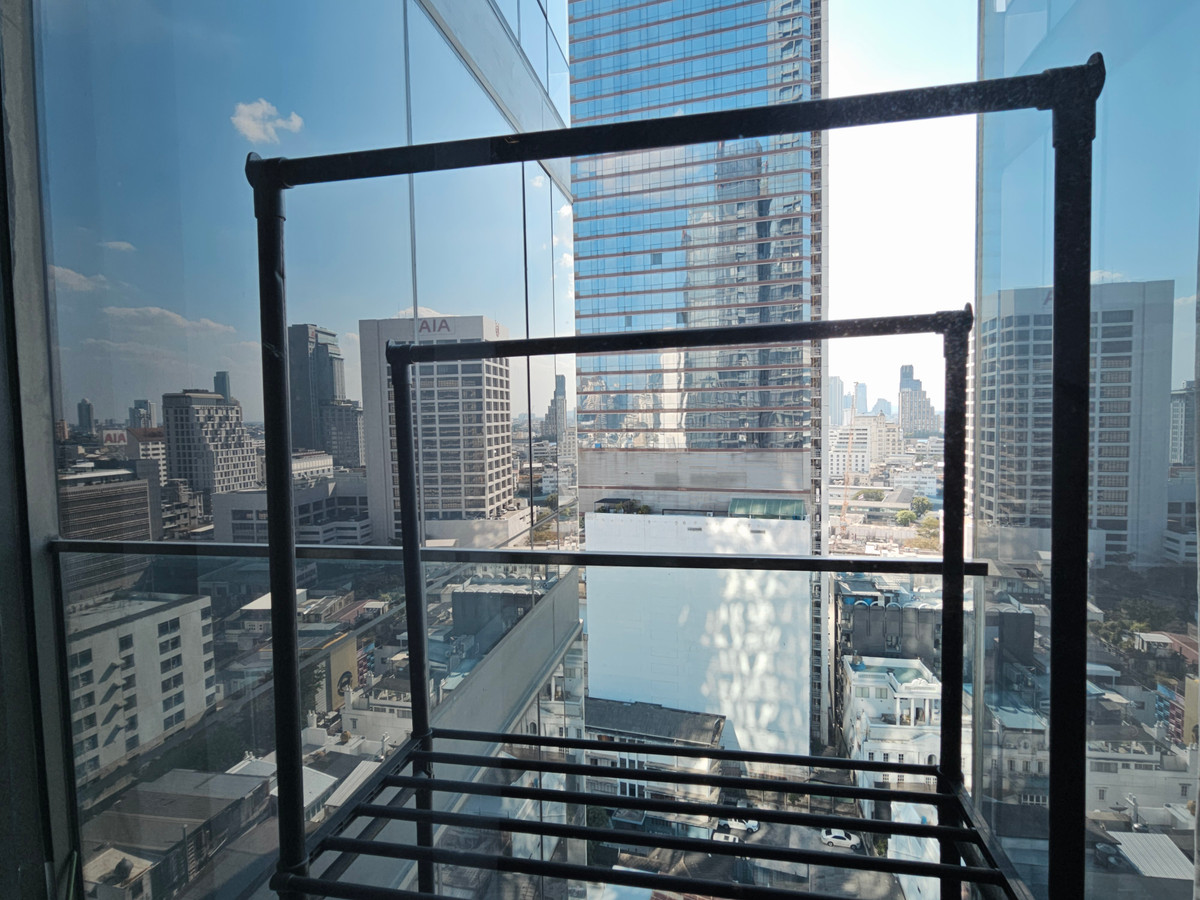 ให้เช่าคอนโดสีลม ศาลาแดง บางรัก : Ashton Silom ชั้นสูง วิวสวย 32.39 Sq,m. Fully Finished 26,000 บาท โทรเลย น้อง 096-2615656  ห้องกว้าง 32.39 ตรม. 1 นอน 1 น้ำ เฟอร์ครบ พร้อมอยู่   Location : Silom , Chongnonsi  Rental Price : 26,000 Baht  Condominium near MRT, BTS  : Silom , Chong NonsiSta