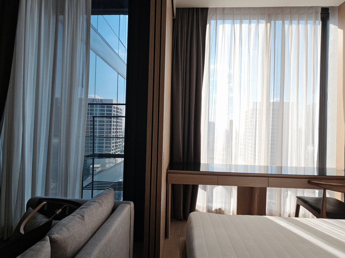 ให้เช่าคอนโดสีลม ศาลาแดง บางรัก : Ashton Silom ชั้นสูง วิวสวย 32.39 Sq,m. Fully Finished 26,000 บาท โทรเลย น้อง 096-2615656  ห้องกว้าง 32.39 ตรม. 1 นอน 1 น้ำ เฟอร์ครบ พร้อมอยู่   Location : Silom , Chongnonsi  Rental Price : 26,000 Baht  Condominium near MRT, BTS  : Silom , Chong NonsiSta