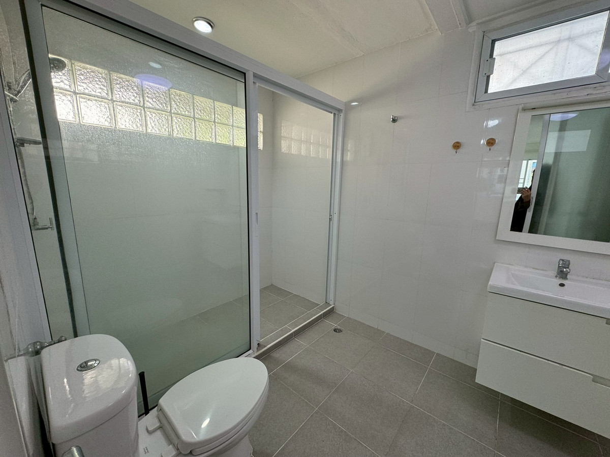 For RentHouseSukhumvit, Asoke, Thonglor : Detached House in Good Condition with Spacious Garden — Suitable for Business or Residence **NO CO-AGENT** 