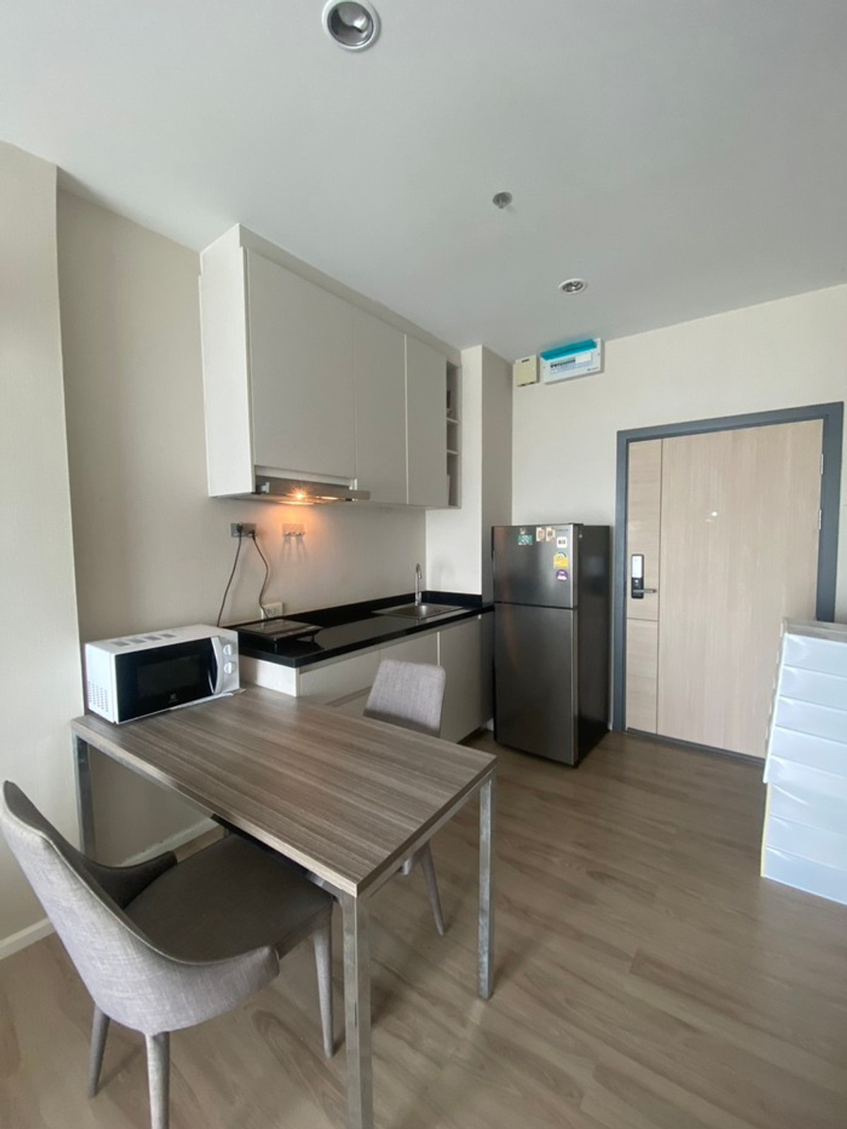 For SaleCondoRama5, Ratchapruek, Bangkruai : For sale cheap 3,690,000 baht ** Code 210386 ** 2 bedrooms, 2 bathrooms ** Condo Amber Tiwanon ** next to the BTS, Tiwanon intersection ** 088-398-3835 MR.BOAT