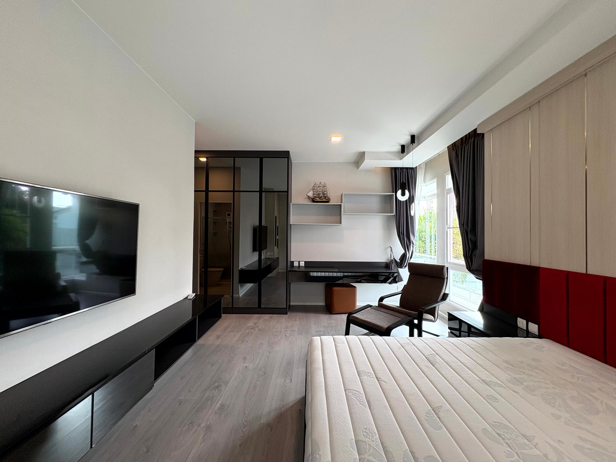 HouseLadkrabang, Suwannaphum Airport : For sale or rent: Large detached house near the clubhouse, fully furnished, ready to move in, Mantana Bangna-Wongwaen.