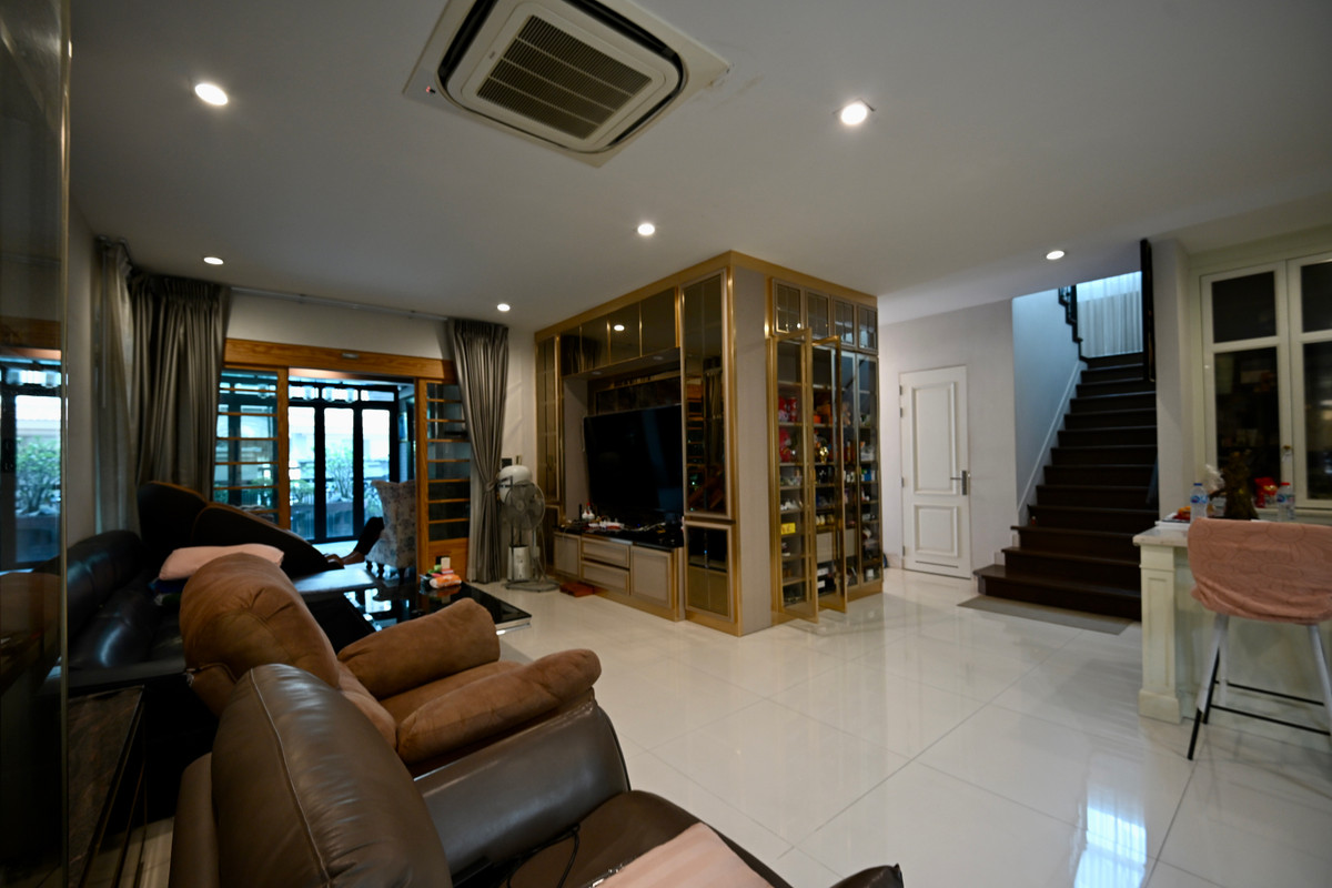 For SaleHouseBangna, Bearing, Lasalle : 🔥Very urgent sale🔥 Luxury house Nanwan Bangna KM 7, adding on, decorating, expanding the usable space a lot. There are many rooms to relax in. Offered for sale at only 26.2 million baht (house addition 10 million baht).