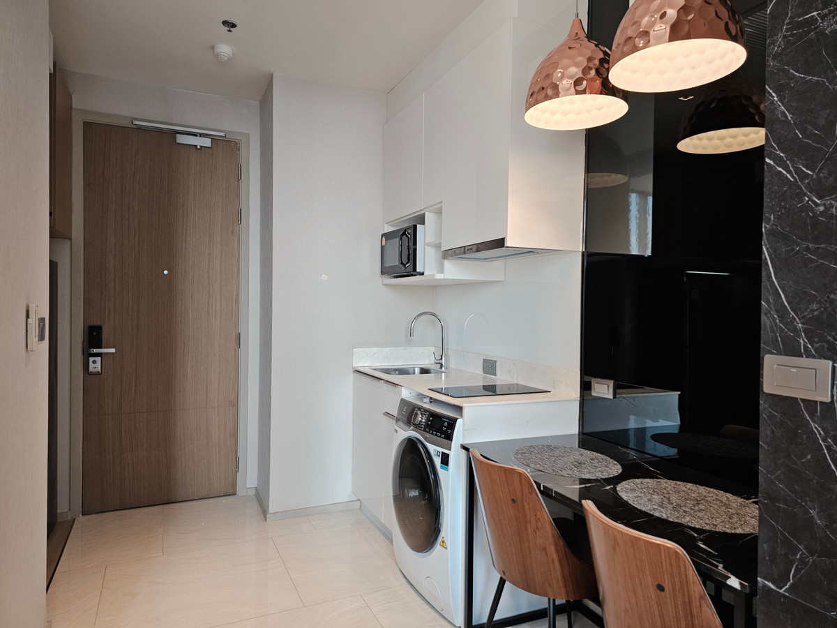 ให้เช่าคอนโดสีลม ศาลาแดง บางรัก : Ashton Silom ชั้นสูง วิวสวย 32.39 Sq,m. Fully Finished 26,000 บาท โทรเลย น้อง 096-2615656  ห้องกว้าง 32.39 ตรม. 1 นอน 1 น้ำ เฟอร์ครบ พร้อมอยู่   Location : Silom , Chongnonsi  Rental Price : 26,000 Baht  Condominium near MRT, BTS  : Silom , Chong NonsiSta