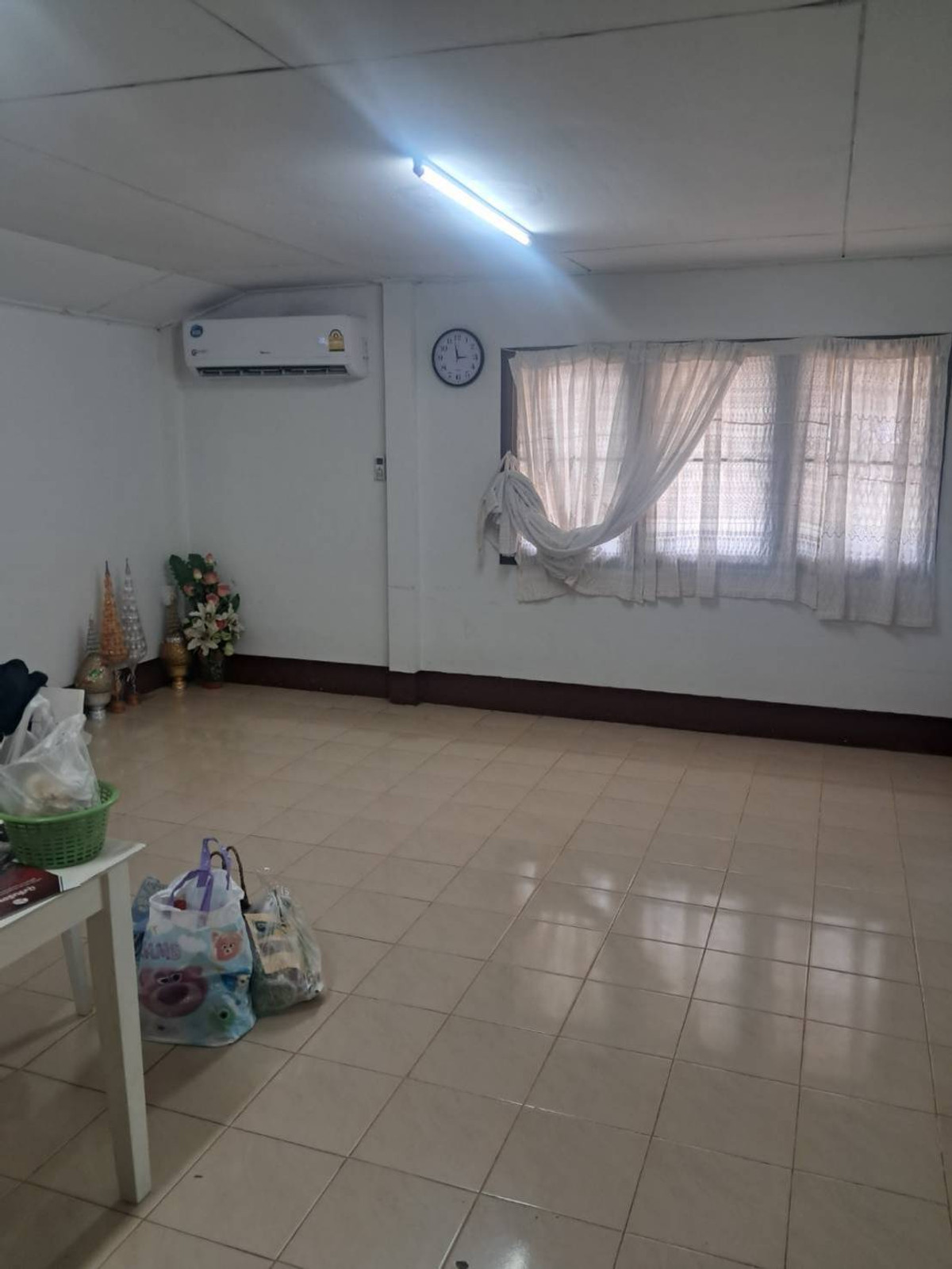 For RentHouseBangna, Bearing, Lasalle : Single house for rent, Rattanathani Village, near Lotus Bangna, only 5 minutes.