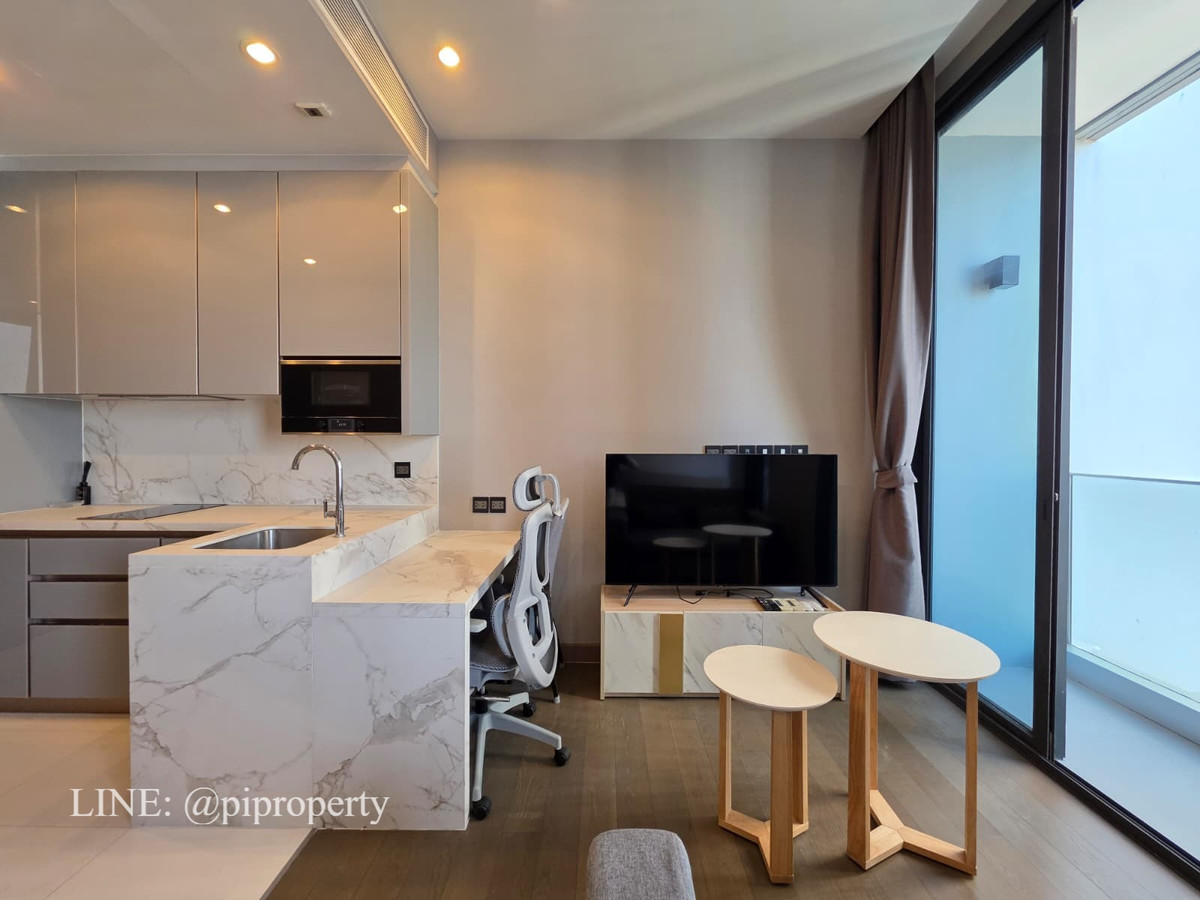 ให้เช่าคอนโดพระราม 9 เพชรบุรีตัดใหม่ RCA : ให้เช่าคอนโด 1 ห้องนอน ตกแต่งครบครัน ในโครงการ Esse at Singha Complex ใกล้สถานี MRT