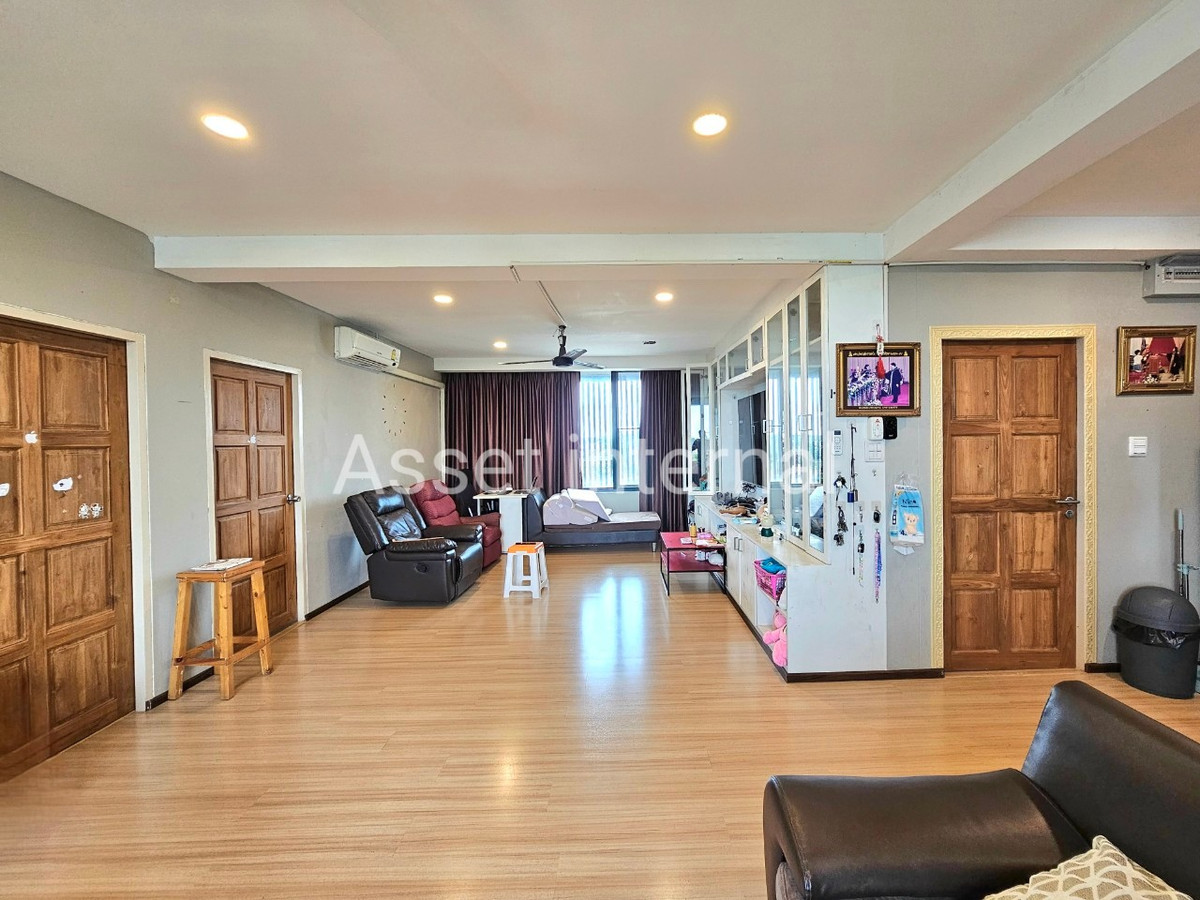 Home OfficeMin Buri, Romklao : Home Office for rent, 4 and a half storey office, area 1 rai, 10 bedrooms, 9 bathrooms, parking for 50 cars, with 16 kw solar cell panels, Saen Saep Subdistrict, Min Buri District, Bangkok