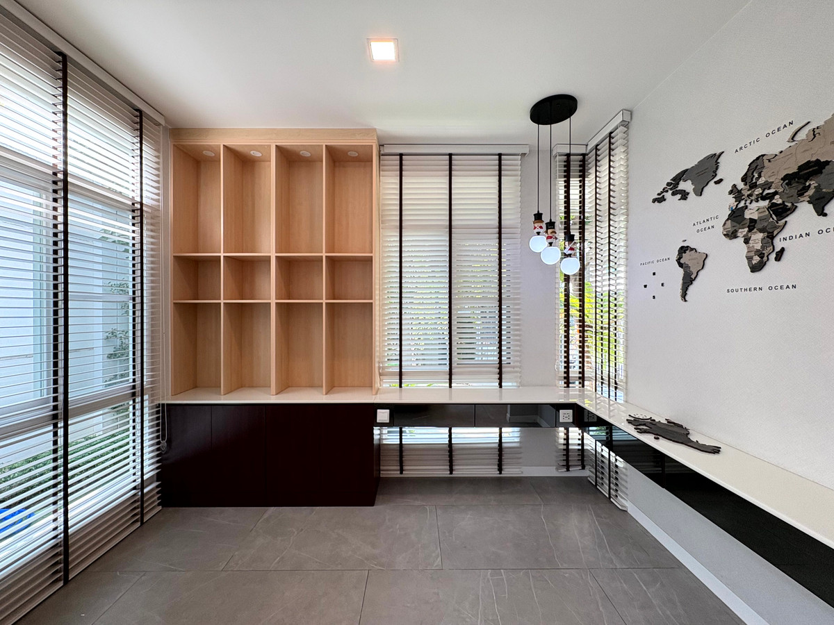 HouseLadkrabang, Suwannaphum Airport : For sale or rent: Large detached house near the clubhouse, fully furnished, ready to move in, Mantana Bangna-Wongwaen.