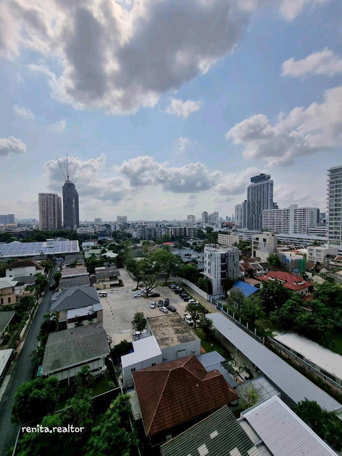 ให้เช่าคอนโดสุขุมวิท อโศก ทองหล่อ : ปล่อยเช่าคอนโดหรู AESTIQ Thonglor – ห้องสวย เลี้ยงสัตว์ได้ (Pet-Friendly) ใจกลางทองหล่อ! 🐾✨