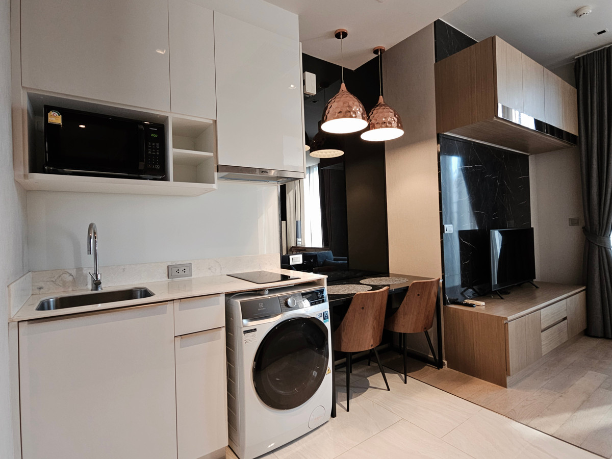 ให้เช่าคอนโดสีลม ศาลาแดง บางรัก : Ashton Silom ชั้นสูง วิวสวย 32.39 Sq,m. Fully Finished 26,000 บาท โทรเลย น้อง 096-2615656  ห้องกว้าง 32.39 ตรม. 1 นอน 1 น้ำ เฟอร์ครบ พร้อมอยู่   Location : Silom , Chongnonsi  Rental Price : 26,000 Baht  Condominium near MRT, BTS  : Silom , Chong NonsiSta