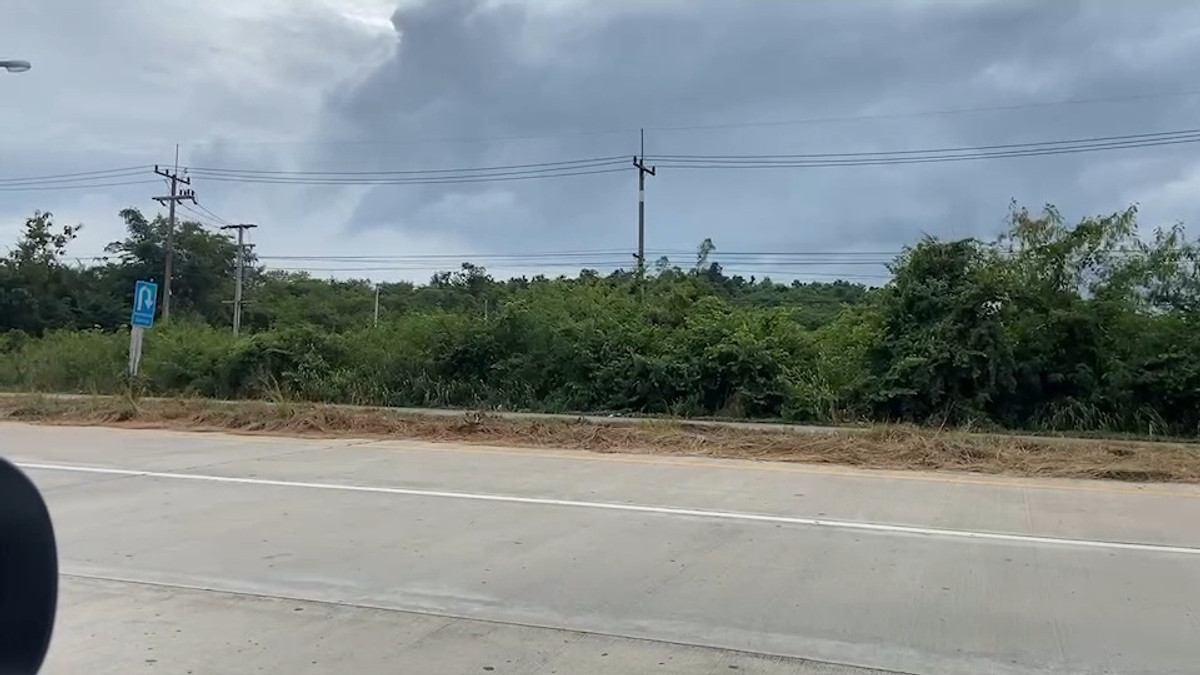 For SaleLandPhrae : Land for sale next to Rong Kwang main road.