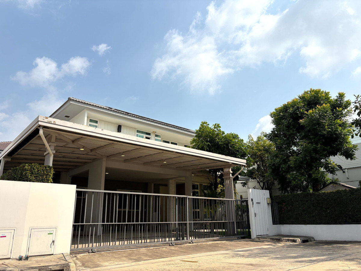 HouseLadkrabang, Suwannaphum Airport : For sale or rent: Large detached house near the clubhouse, fully furnished, ready to move in, Mantana Bangna-Wongwaen.