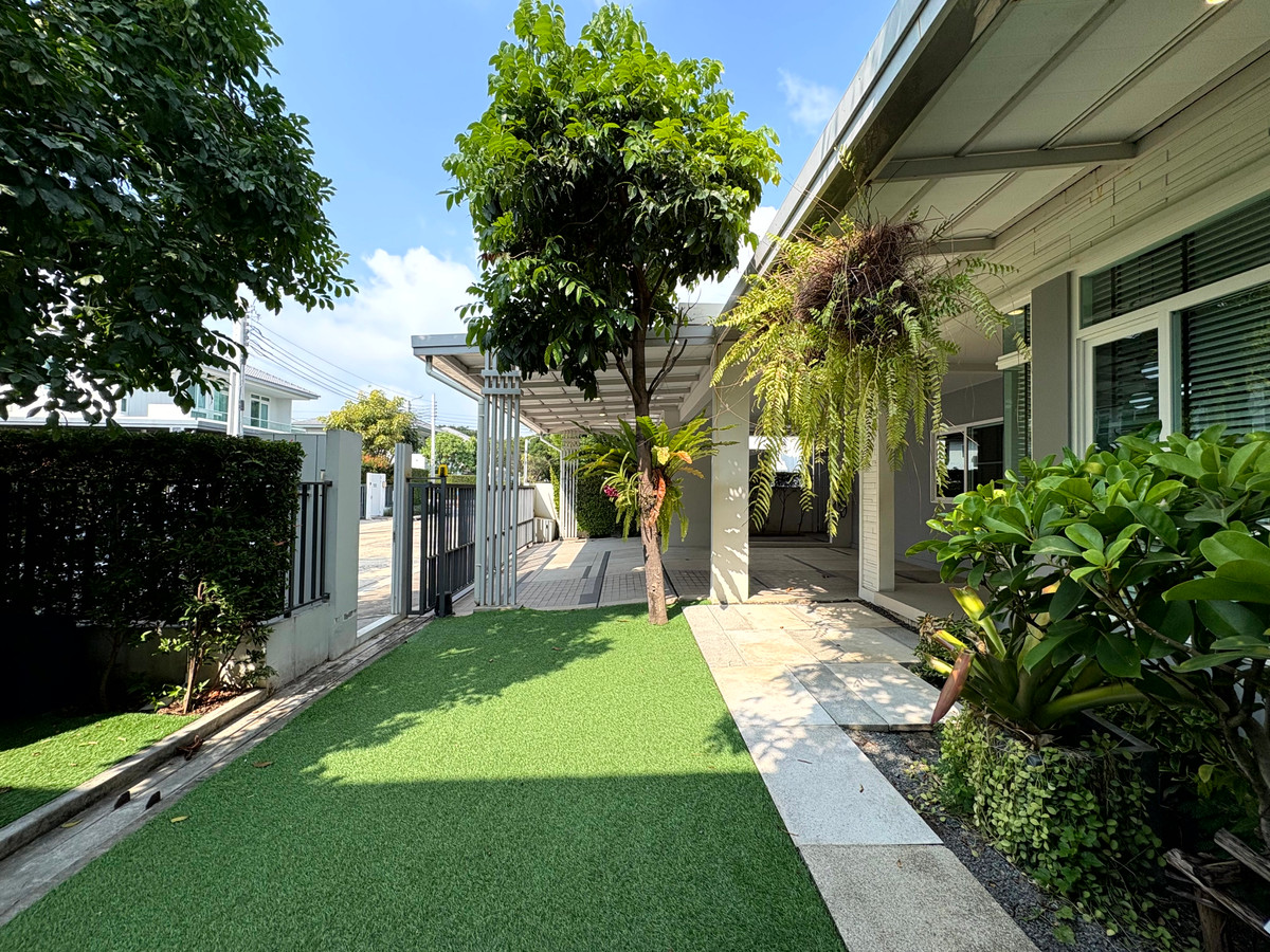 HouseLadkrabang, Suwannaphum Airport : For sale or rent: Large detached house near the clubhouse, fully furnished, ready to move in, Mantana Bangna-Wongwaen.