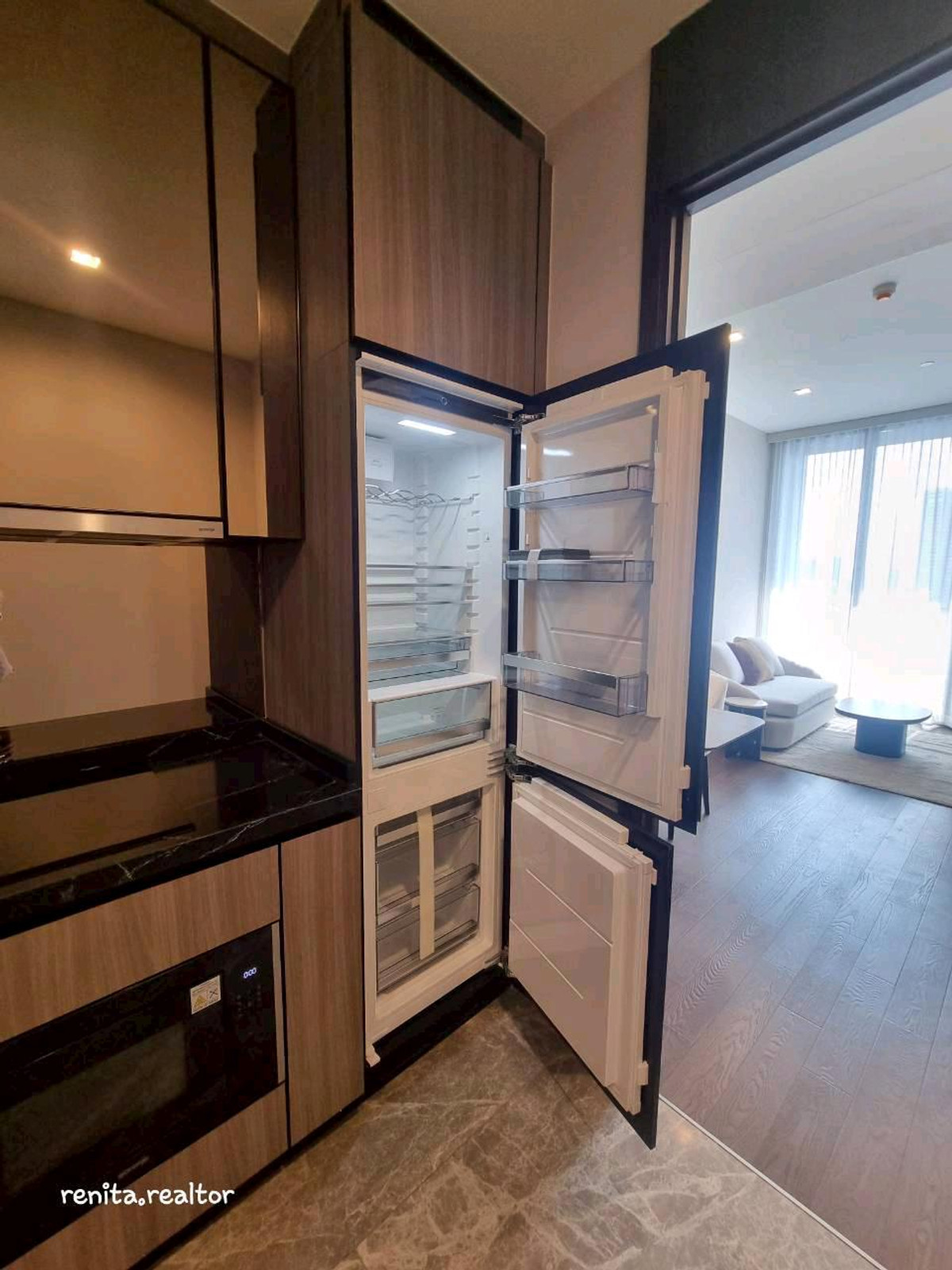 ให้เช่าคอนโดสุขุมวิท อโศก ทองหล่อ : ปล่อยเช่าคอนโดหรู AESTIQ Thonglor – ห้องสวย เลี้ยงสัตว์ได้ (Pet-Friendly) ใจกลางทองหล่อ! 🐾✨