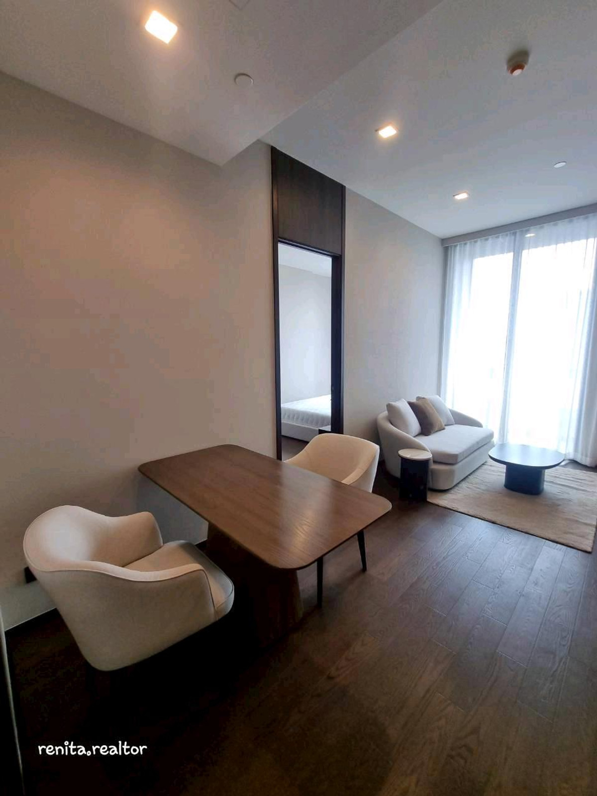 ให้เช่าคอนโดสุขุมวิท อโศก ทองหล่อ : ปล่อยเช่าคอนโดหรู AESTIQ Thonglor – ห้องสวย เลี้ยงสัตว์ได้ (Pet-Friendly) ใจกลางทองหล่อ! 🐾✨