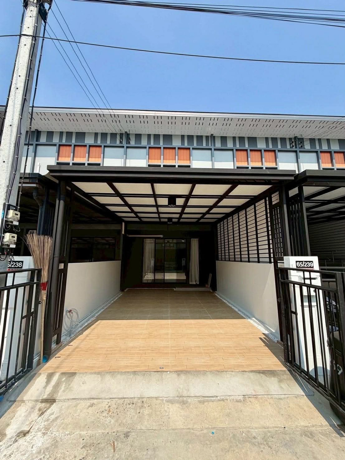 ให้เช่าทาวน์โฮมปทุมธานี รังสิต ธรรมศาสตร์ : ME2500572 ด่วน! ให้เช่าทาวน์โฮม​ใหม่ป้ายแดง​ 2 ชั้น เฟอร์ครบ ส่วนกลางครบ เมเปิล ราชมงคล-คลอง 6 พร้อมอยู่