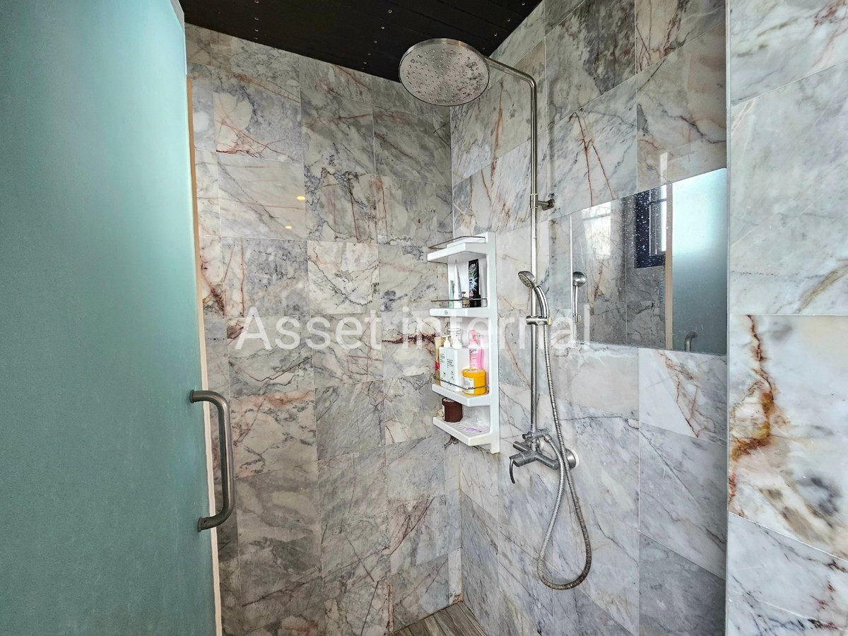 Home OfficeMin Buri, Romklao : Home Office for rent, 4 and a half storey office, area 1 rai, 10 bedrooms, 9 bathrooms, parking for 50 cars, with 16 kw solar cell panels, Saen Saep Subdistrict, Min Buri District, Bangkok