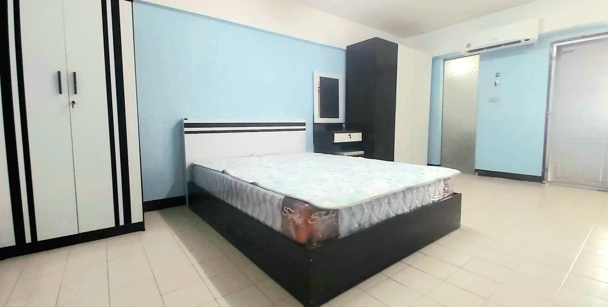 For RentCondoNawamin, Ramindra : Condo for rent Thanommit Watcharapol, newly renovated room, furniture, air conditioning.