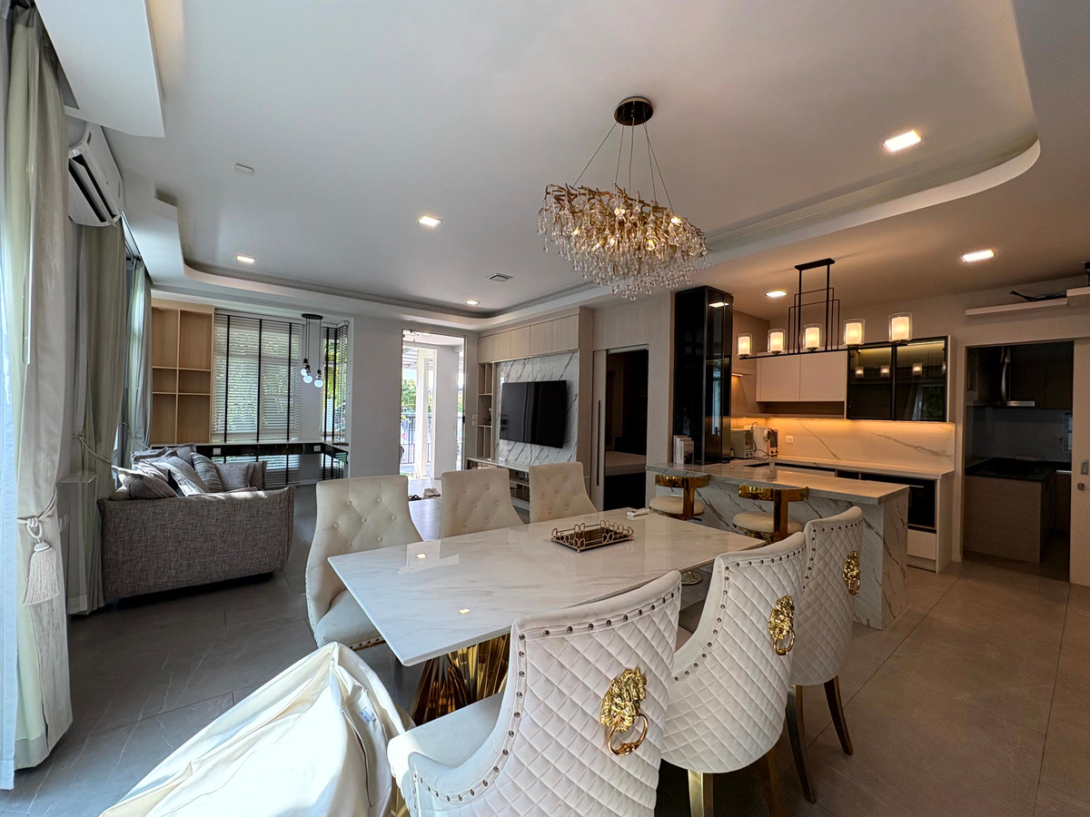 HouseLadkrabang, Suwannaphum Airport : For sale or rent: Large detached house near the clubhouse, fully furnished, ready to move in, Mantana Bangna-Wongwaen.