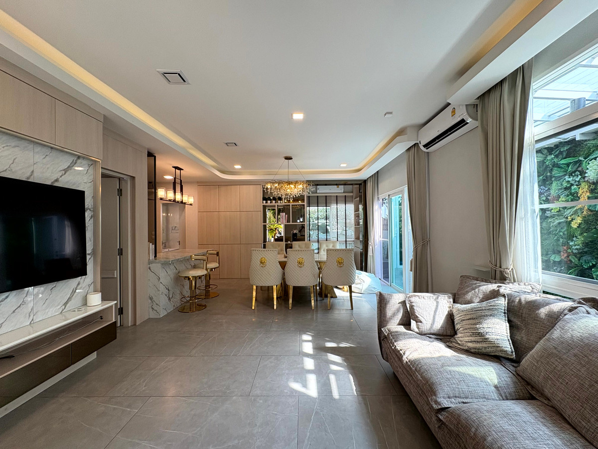 HouseLadkrabang, Suwannaphum Airport : For sale or rent: Large detached house near the clubhouse, fully furnished, ready to move in, Mantana Bangna-Wongwaen.