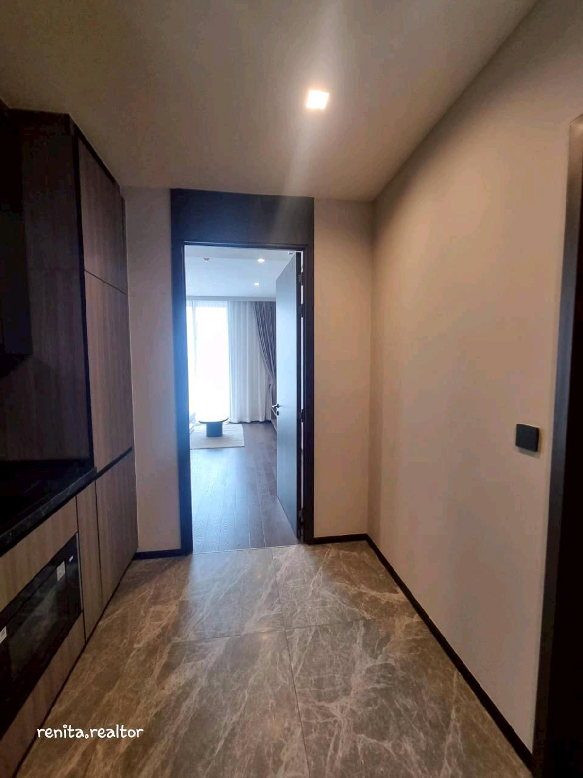 ให้เช่าคอนโดสุขุมวิท อโศก ทองหล่อ : ปล่อยเช่าคอนโดหรู AESTIQ Thonglor – ห้องสวย เลี้ยงสัตว์ได้ (Pet-Friendly) ใจกลางทองหล่อ! 🐾✨