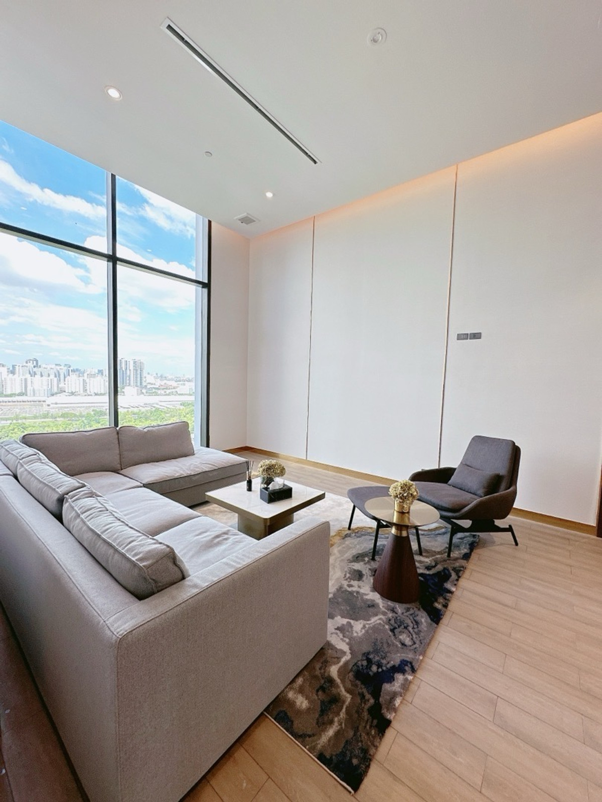 ขายคอนโดพระราม 9 เพชรบุรีตัดใหม่ RCA : 𝐋𝐀𝐍𝐃𝐌𝐀𝐑𝐊 𝐑𝐀𝐌𝐀𝟗 ฟรีเงินดาวน์ 𝐎 บาท ผ่อนสบายๆ 𝟏𝟐,𝟗𝟎𝟎/เดือน ห้องใหม่มือ1 กู้สินเชื่อได้ 𝟏𝟎𝟎% โปรปิดตึก 