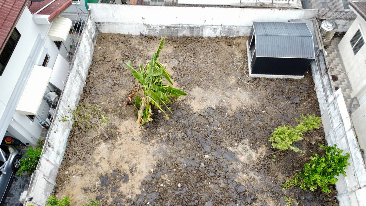 For SaleLandChokchai 4, Ladprao 71, Ladprao 48, : S-LNNW101 Beautiful, leveled land for sale, ready for construction. Soi Nak Niwas 21, Lat Phrao district. Selling price 5.9 million baht. 098-254-5162 