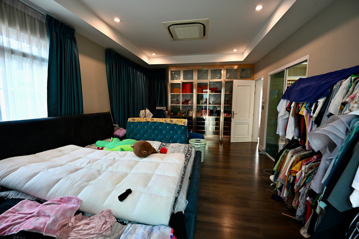 For SaleHouseBangna, Bearing, Lasalle : 🔥Very urgent sale🔥 Luxury house Nanwan Bangna KM 7, adding on, decorating, expanding the usable space a lot. There are many rooms to relax in. Offered for sale at only 26.2 million baht (house addition 10 million baht).