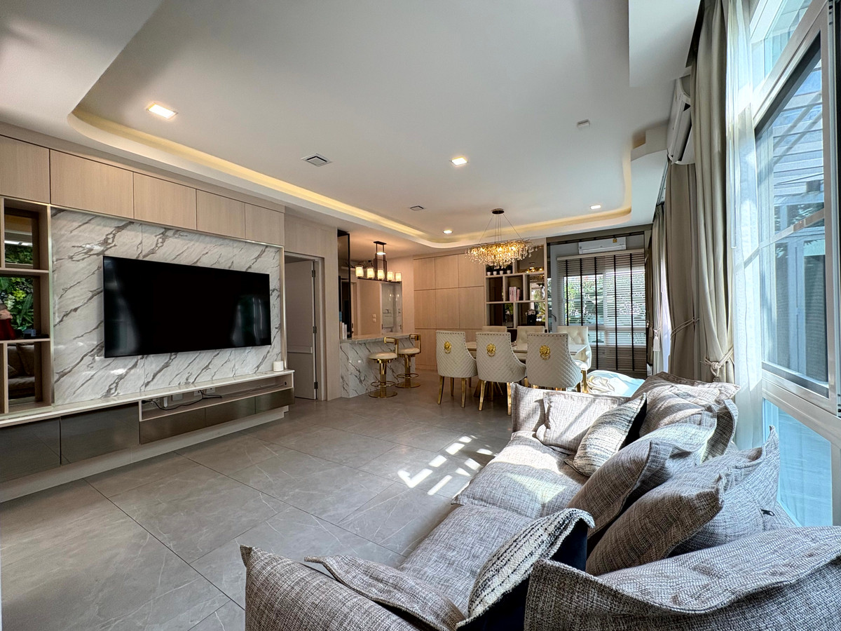 HouseLadkrabang, Suwannaphum Airport : For sale or rent: Large detached house near the clubhouse, fully furnished, ready to move in, Mantana Bangna-Wongwaen.