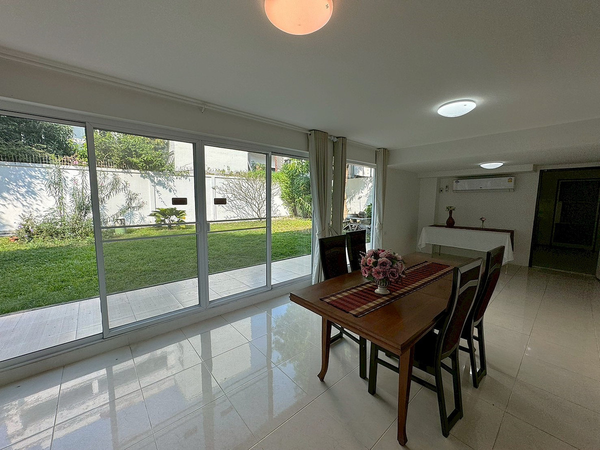 For RentHouseSukhumvit, Asoke, Thonglor : Detached House in Good Condition with Spacious Garden — Suitable for Business or Residence **NO CO-AGENT** 