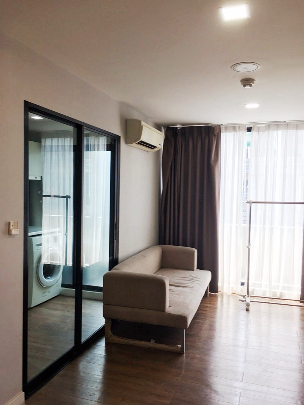 For RentCondoNawamin, Ramindra : Establiss Minburi Ramintra, corner room, 2 bedrooms, furniture - ready to move in.