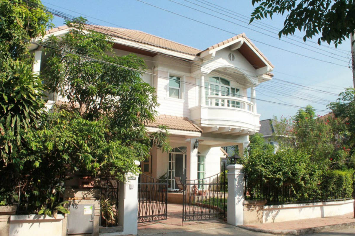 For RentHousePattanakan, Srinakarin : House for Rent Pattra Ramkhamhaeng 76, 4 bedroom 69 sqw 250 sqm Fully Furnished Near Srinakarin, Krungthep Kreetha, Huamak : EL26R-002